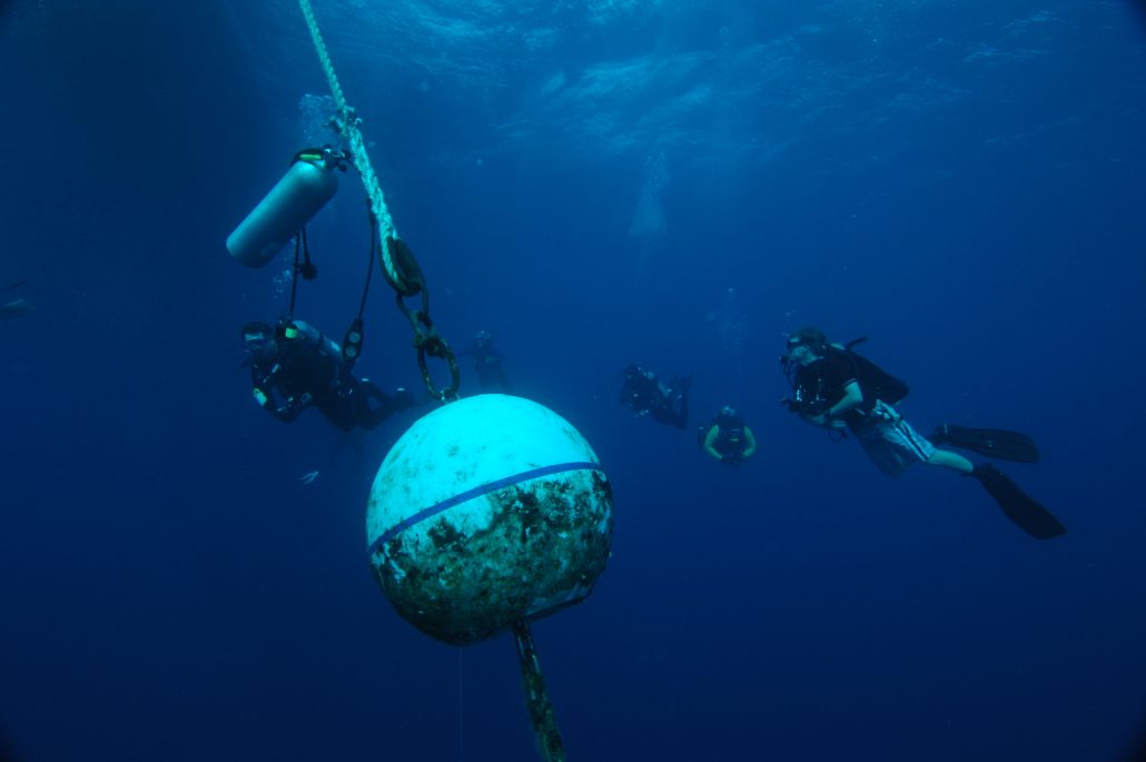 Divers with deco line Truk Lagoon